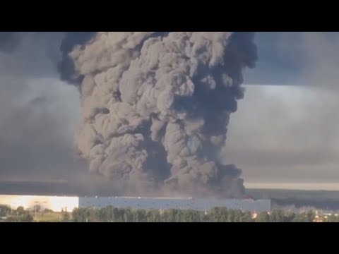ウクライナ軍、ロシアの倉庫攻撃で大規模火災 ゼレンスキー氏がドローン部品製造を指摘