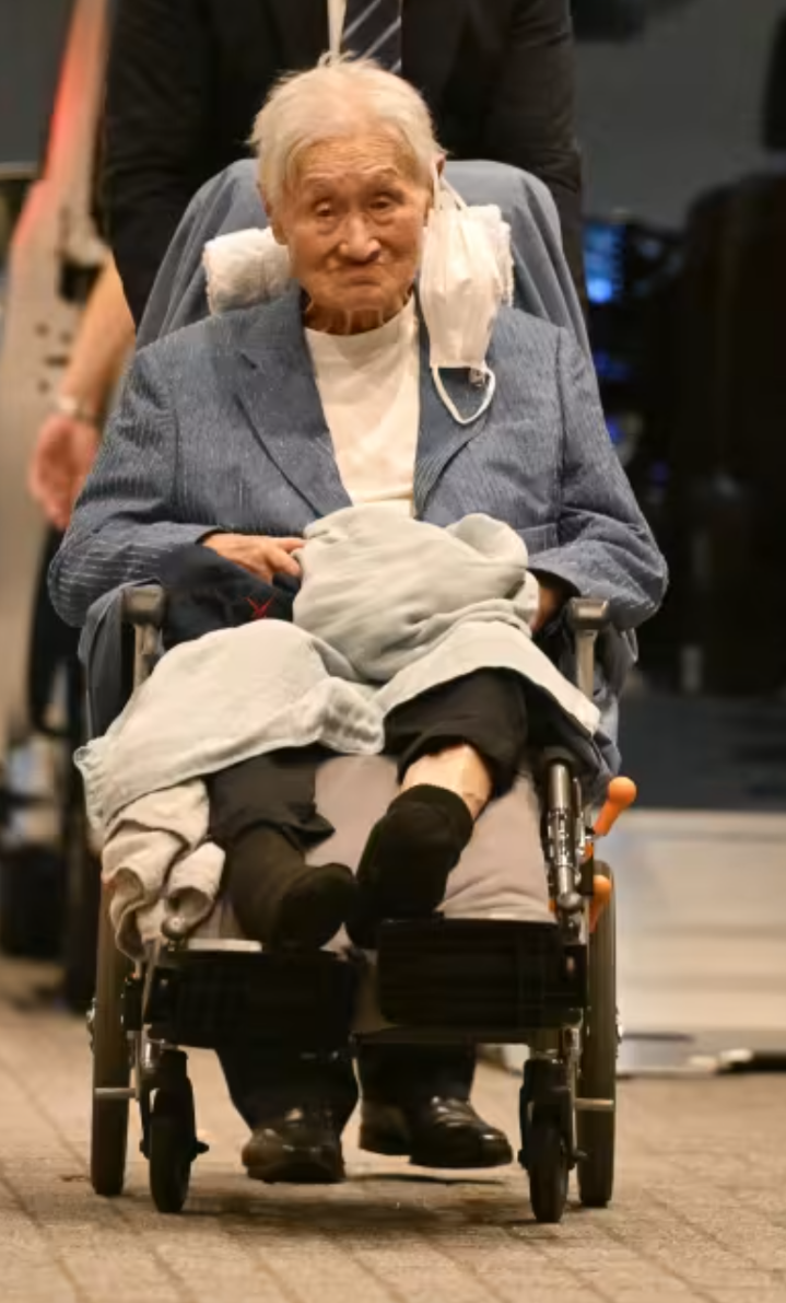 森喜朗氏、車椅子で銀座の家族誕生日会 衰えた姿に驚きの声
